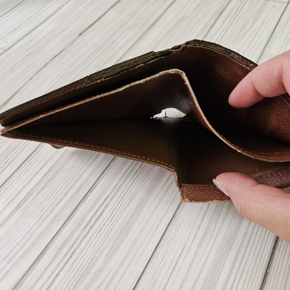 Louis Vuitton Vintage Bi Fold Canvas Monogram Wallet with Coin Pouch - Picture 11 of 13